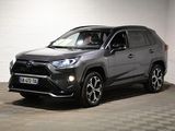 La Toyota RAV est garée dans un garage dont le sol est à carreaux.