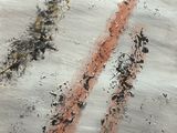 une peinture représentant deux traits de peinture sur une feuille de papier