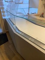 BANQUE REFRIGEREE en L légèrement incliné, en bois aggloméré… (photo 2)