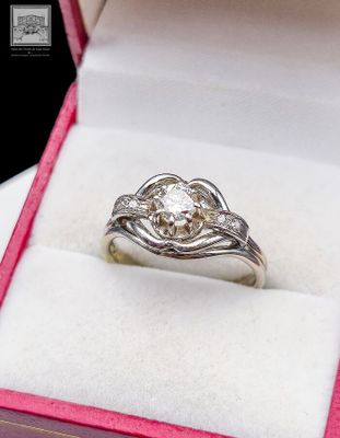 Bague en or gris 18K 750/°°° poinçon tête d'aigle et platine…