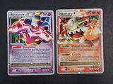 deux cartes Pokémon posées l'une à côté de l'autre sur une table
