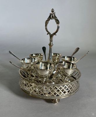 service de table plaqué argent comprenant des cuillères et des ustensiles
