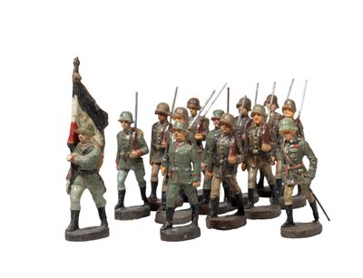 the figurines of soldiers are lined up in a line