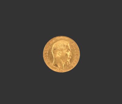 une image d'une pièce d'or sur fond noir