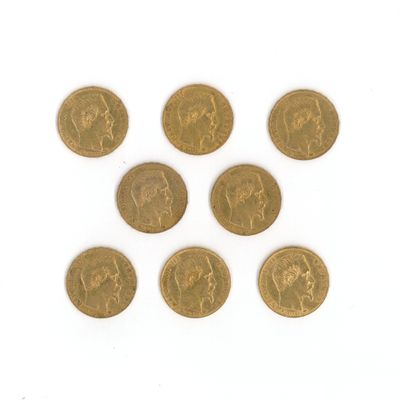 un lot de six pièces d'or sur lesquelles sont représentés des visages
