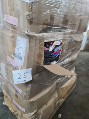 Palette d’environ 200 kg – Vêtements femme crème contemporai…