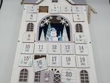 une horloge conçue pour ressembler à une maison