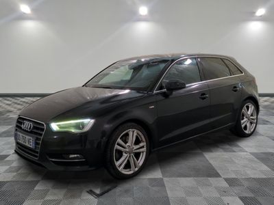une image d'une audi wagon noire garée dans un garage