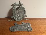 paire de poignées de porte anciennes en fonte