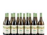 six bouteilles de vin sont alignées sur une surface blanche