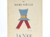 un livre sur lequel est posé un chapeau