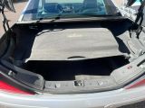le coffre d'une voiture dont le hayon est ouvert