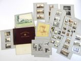 tout un tas de vieilles photos posées ensemble sur la table