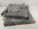 deux sacs en plastique posés sur une table blanche
