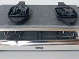 a toaster that has two plates on top of it