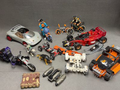 ACTION MAN: important lot de mannequins articulés vêtements …