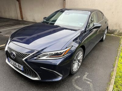 une Lexus, ES 300 H, finition Executive, n° de série 060612, ci, eh, 9 - Photo 1