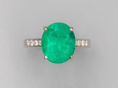 Bague en or gris 750°/°° (18K), sertie d'une exceptionnelle … - Photo 1