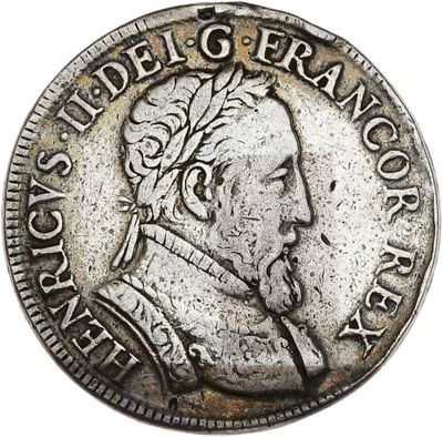 une pièce d'argent sur laquelle figurent le visage d'un homme et une couronne