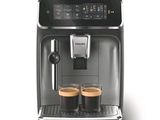 Machine à expresso Philips avec deux tasses de café sur fond blanc