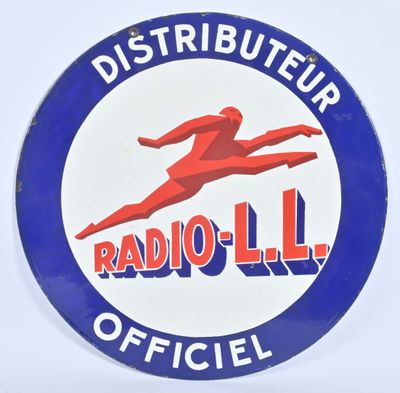 une photo d'un panneau « Radio en panne » accroché au mur