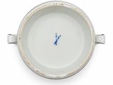 un bol blanc orné d'un motif bleu