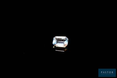 a picture of a diamond that is in the dark