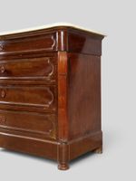 Commode en placage d'acajou ouvrant par 4 tiroirs. (photo 3)