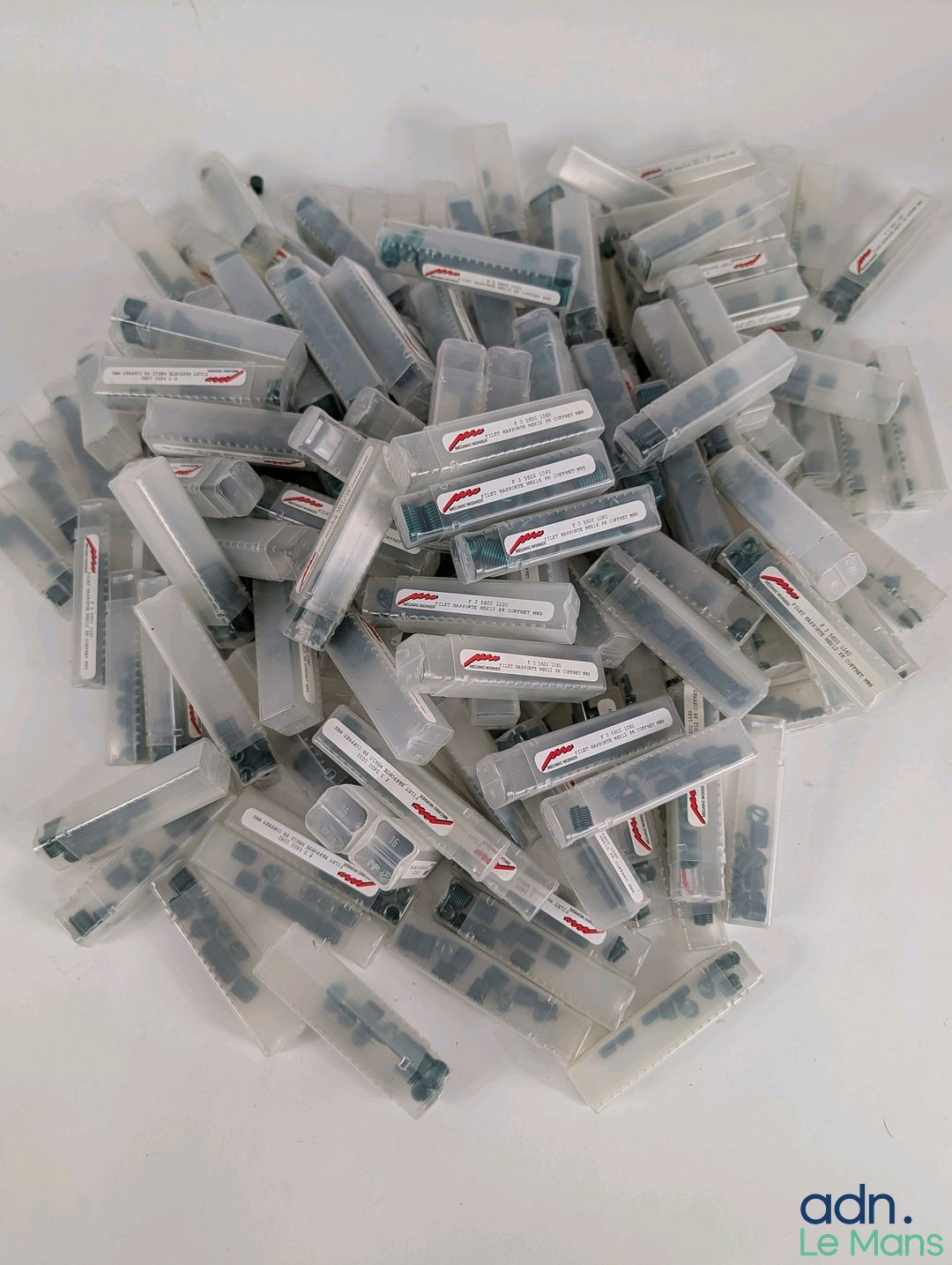 Lot de 160 boîtes de 10 inserts filetés hélicoïdaux de taill…