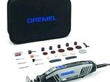 La ponceuse rotative Dremel sur secteur est livrée dans un coffret noir