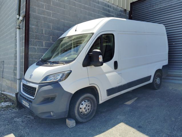 Véhicule utilitaire PEUGEOT BOXER immatriculé EH-449-YH 1ère MEC ...