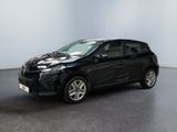Une Toyota C-HR noire est garée dans une pièce blanche