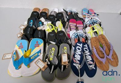 many pairs of flip flops that are on a table