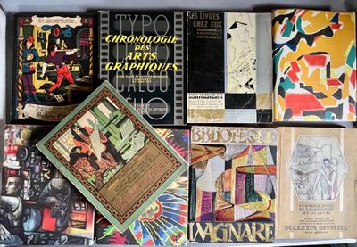 beaucoup de livres qui traînent sur une étagère