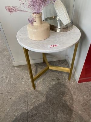 1 Table basse ronde petite en marbre blanc, pied métal doré.