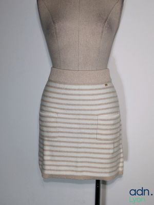 une robe de mannequin sur un mannequin mannequin mannequin mannequin mannequin mannequin mannequin manne