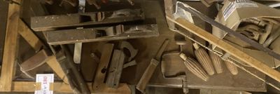 a lot of tools that are sitting on a shelf