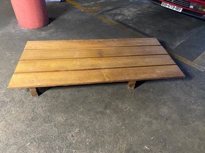 TABLE BASSE DESIGN, CIRCA 50 Table basse en chêne massif à q…