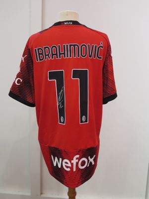 a red soccer jersey with the number 11 on it