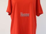 an orange t - shirt with the word homme written on it