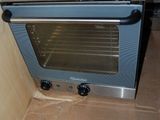 une photo d'un four grille-pain posé dans un carton