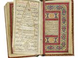 un livre ouvert avec des caractères arabes sur fond blanc