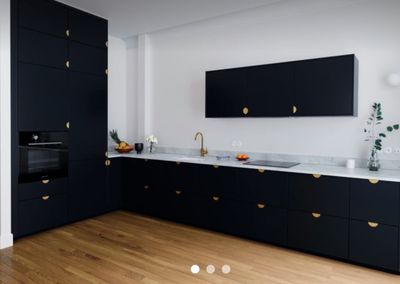 Cuisine "PLUM LIVING HELL NOIR "moderne en angle d’environ 6…