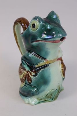 une grenouille assise sur une tasse