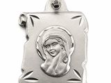 un pendentif en argent représentant une femme tenant un rouleau