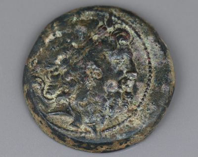 une image d'une pièce de monnaie sur laquelle figure une femme