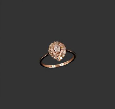 Bague en or jaune 14K ornée d'un diamant blanc taille poire …