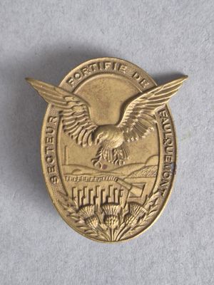 une image représentant une médaille d'or sur laquelle figure un aigle