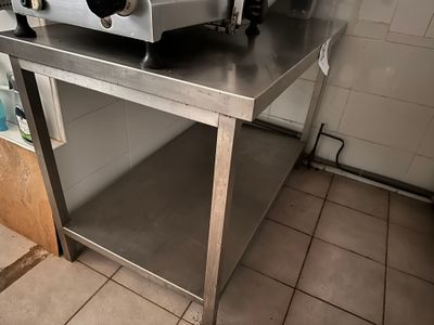 table inox avec plateau d'entre-jambe (120 x 70 cm) + 2 ét… - Photo 1