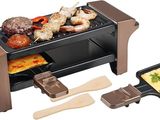 une photo d'un barbecue sur lequel sont disposés divers types d'aliments